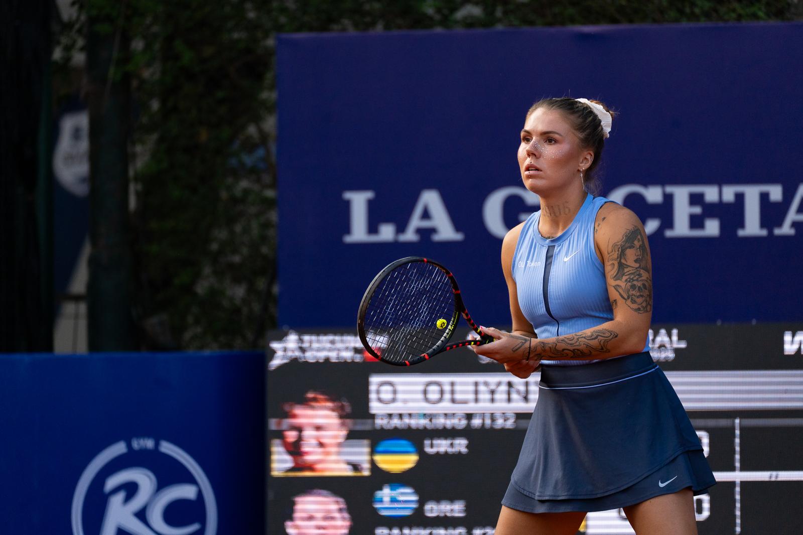 Oleksandra Oliynykova playing tennis on court
